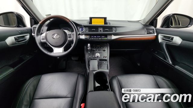 Lexus CT200h — interior