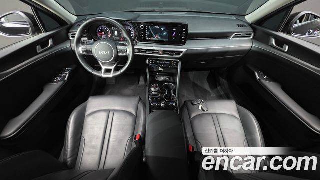 Kia K5 — interior