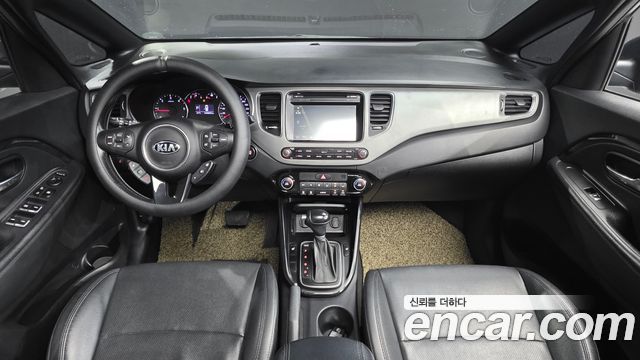 Kia Carens — interior
