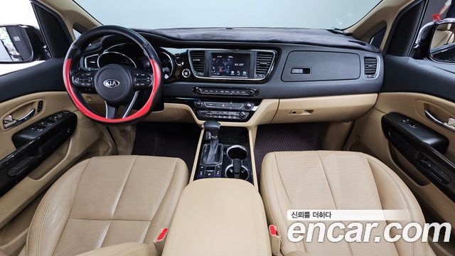 Kia Carnival — interior