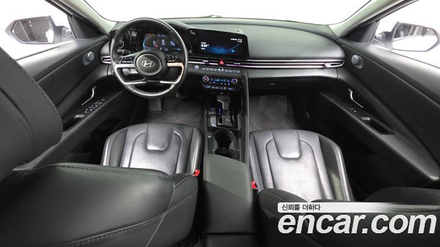 Hyundai Avante — interior