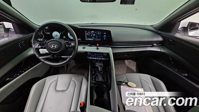 Hyundai Avante — interior