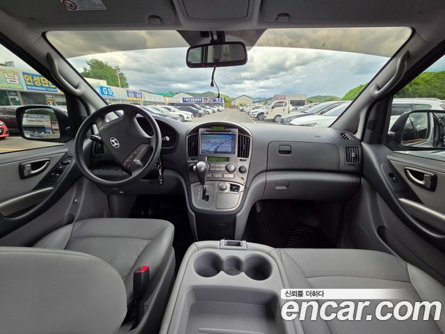 Hyundai Starex — interior
