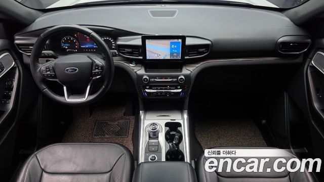 Ford Explorer — interior