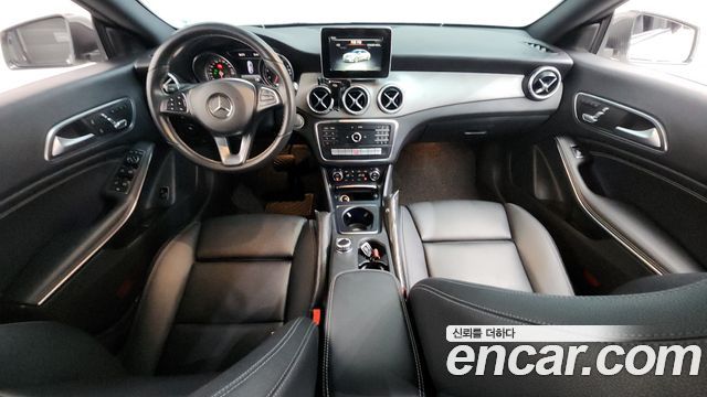 Mercedes-Benz CLA-Class — interior
