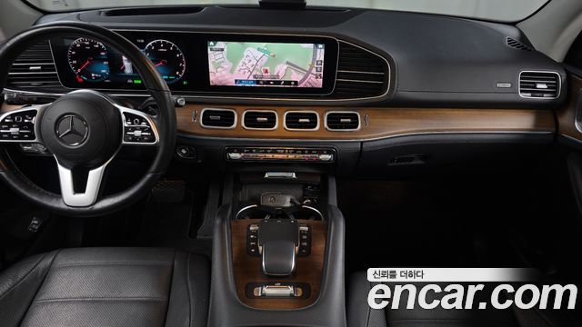 Mercedes-Benz GLE-Class — interior