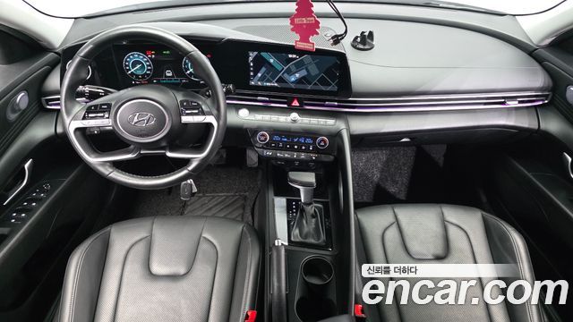 Hyundai Avante — interior