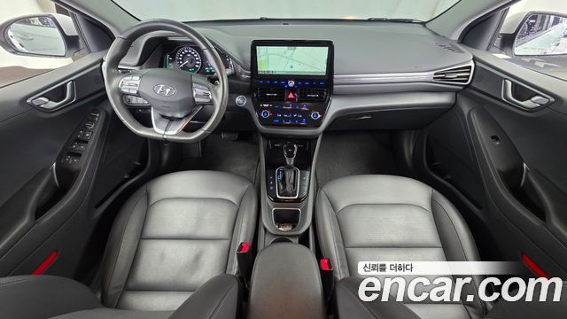 Hyundai Ioniq — interior