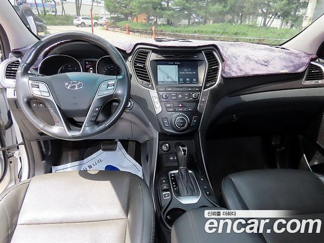 Hyundai Santa Fe — interior