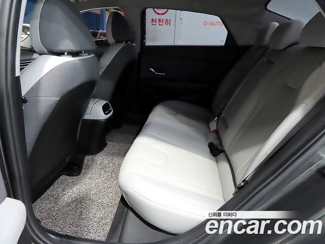 Hyundai Avante — interior