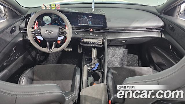 Hyundai Avante — interior