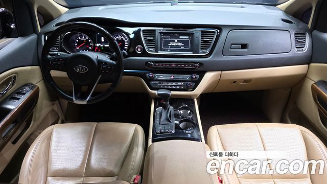 Kia Carnival — interior