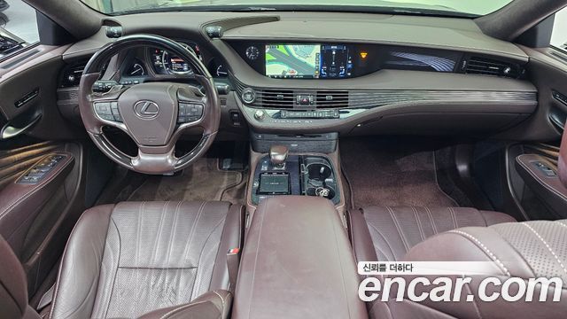 Lexus LS — interior
