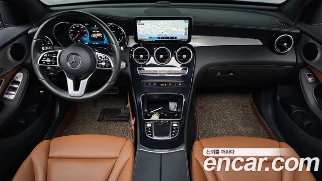 Mercedes-Benz GLC-Class — interior