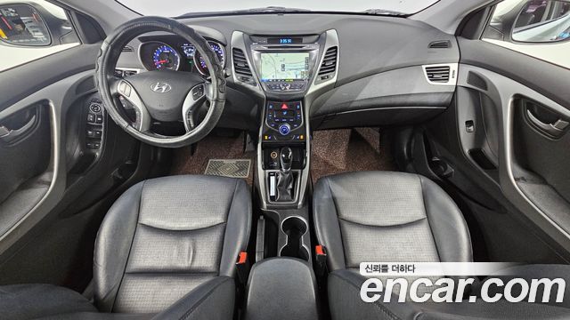 Hyundai Avante — interior