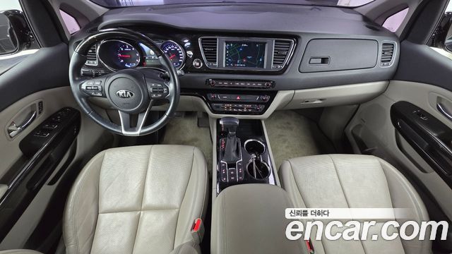 Kia Carnival — interior