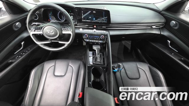Hyundai Avante — interior