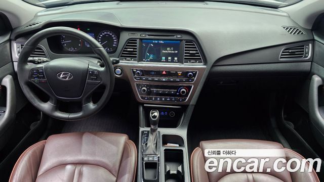 Hyundai Sonata — interior