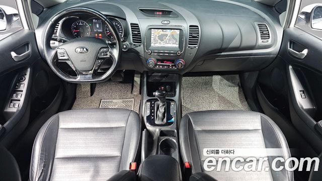 Kia K3 — interior