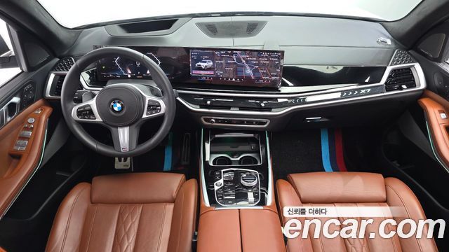 BMW X7 — interior