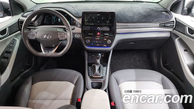 Hyundai Ioniq — interior