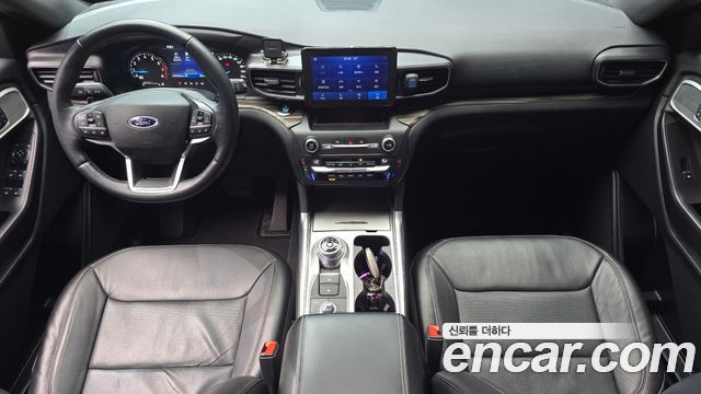 Ford Explorer — interior