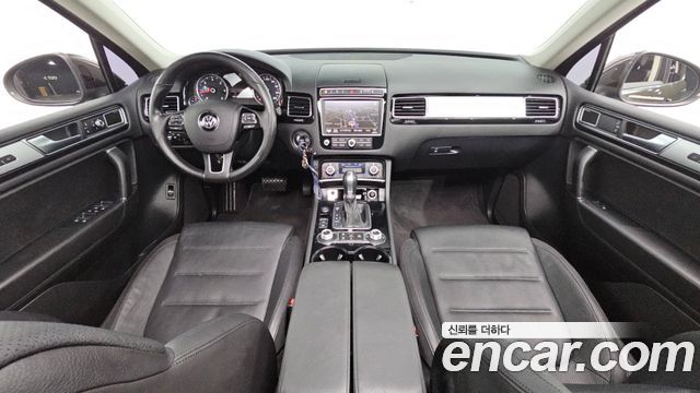 Volkswagen Touareg — interior