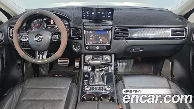 Volkswagen Touareg — interior