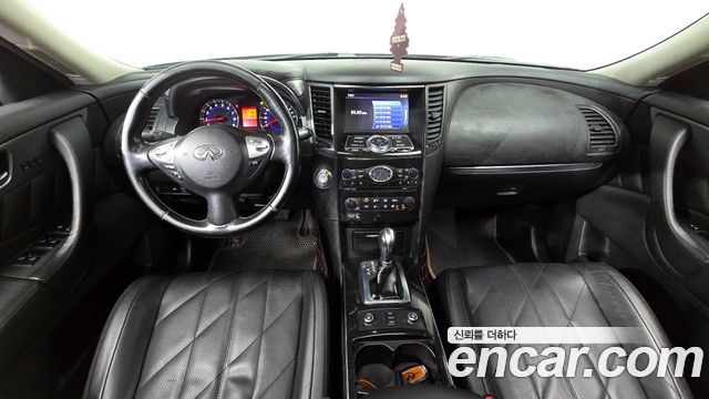 Infiniti FX — interior