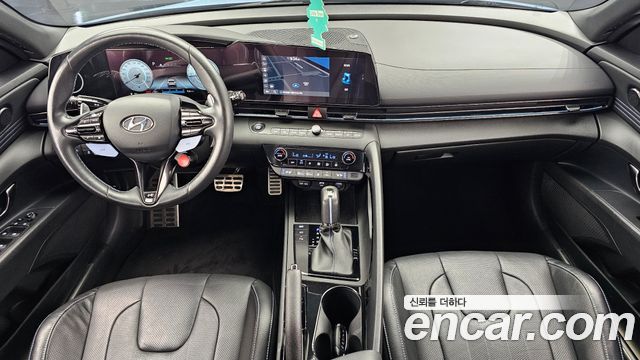 Hyundai Avante — interior