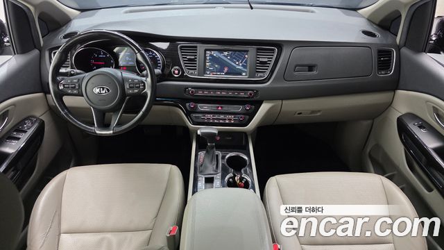 Kia Carnival — interior
