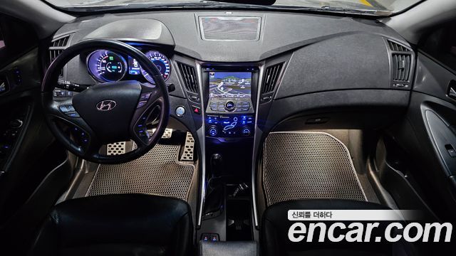 Hyundai Sonata — interior