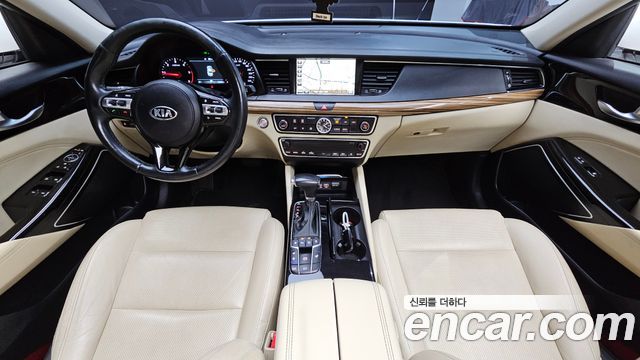 Kia K7 — interior