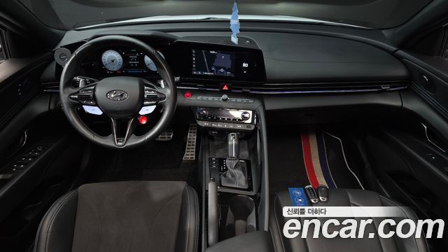 Hyundai Avante — interior
