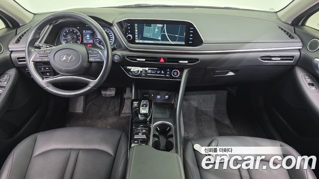 Hyundai Sonata — interior