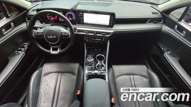 Kia K5 — interior