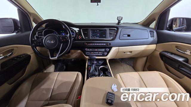 Kia Carnival — interior