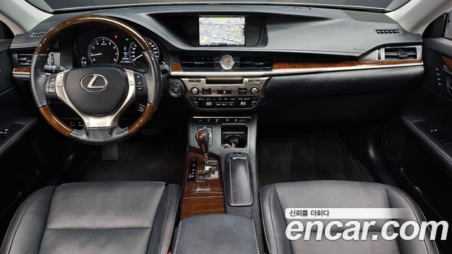Lexus ES — interior