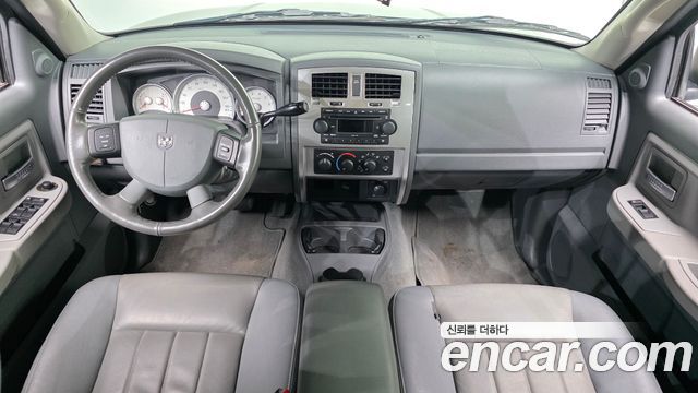 Dodge Dakota — interior