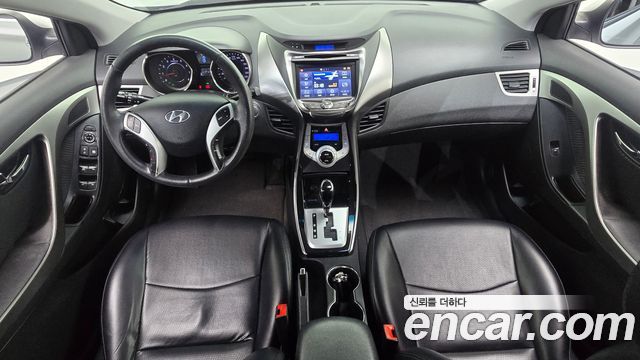 Hyundai Avante — interior