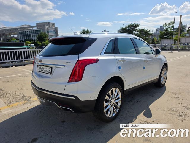 Cadillac XT5 — interior
