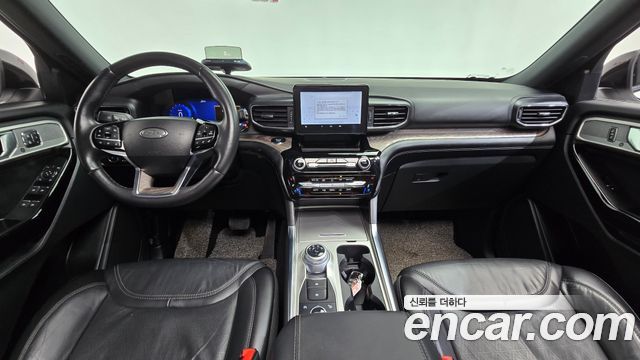 Ford Explorer — interior