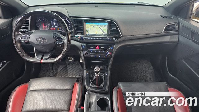 Hyundai Avante — interior