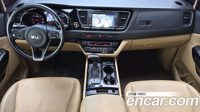 Kia Carnival — interior