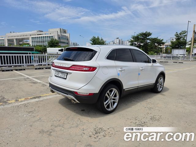 Lincoln MKC — interior