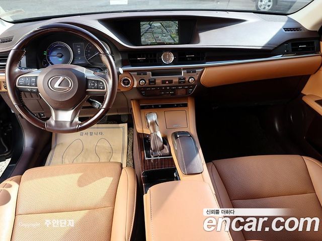 Lexus ES — interior