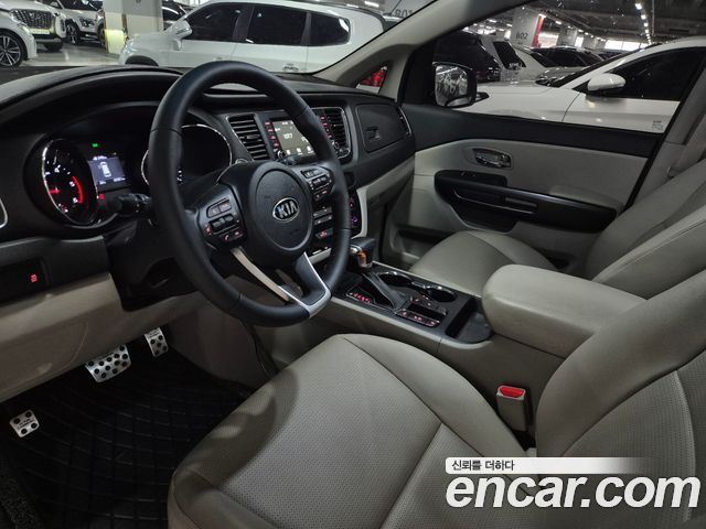 Kia Carnival — interior