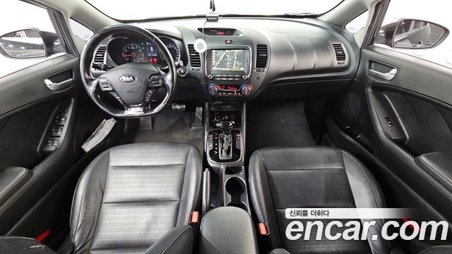 Kia K3 — interior