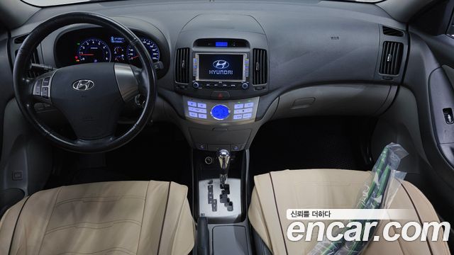 Hyundai Avante — interior