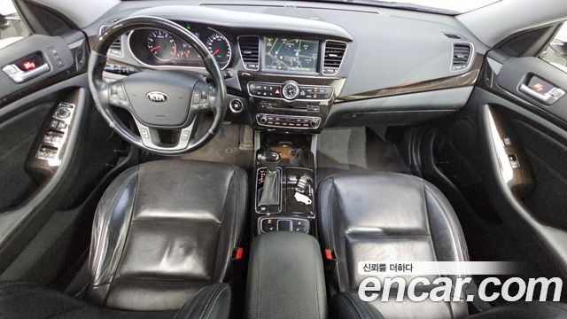 Kia K7 — interior